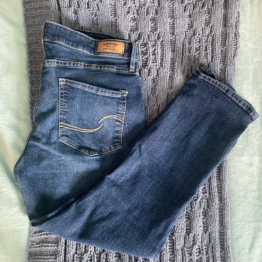 Women’s 6 Levi Modern Slim Fit Jeans